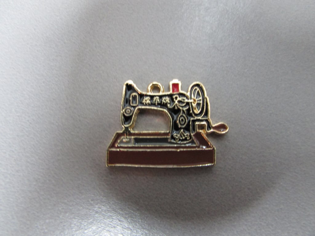 Sewing Machine enamel Jewellery Charm