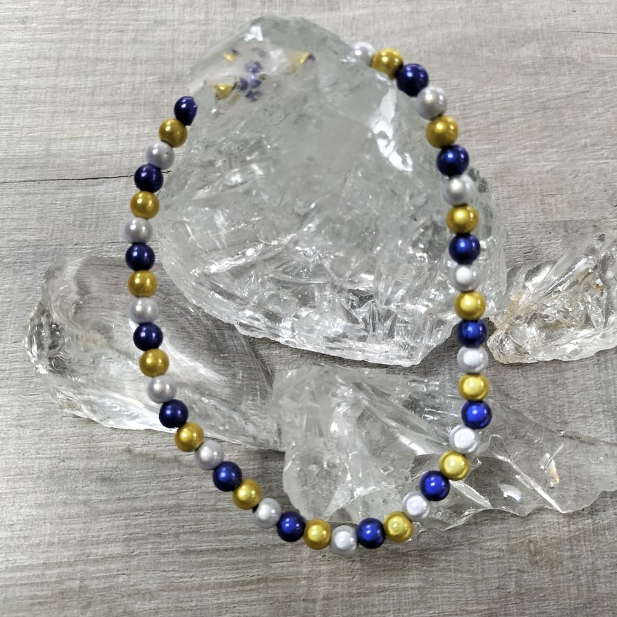 AL149B  Blue, yellow and silver miracle bead elasticated anklet, 10.5"