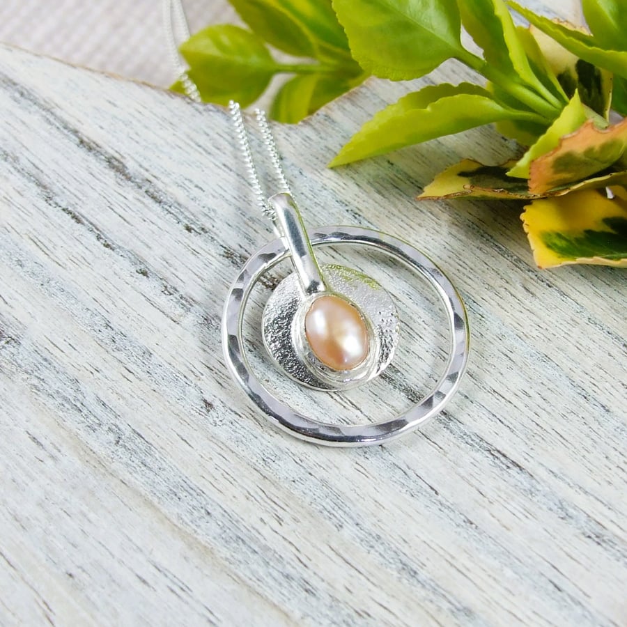 Silver Circle Necklace with Cream Pearl