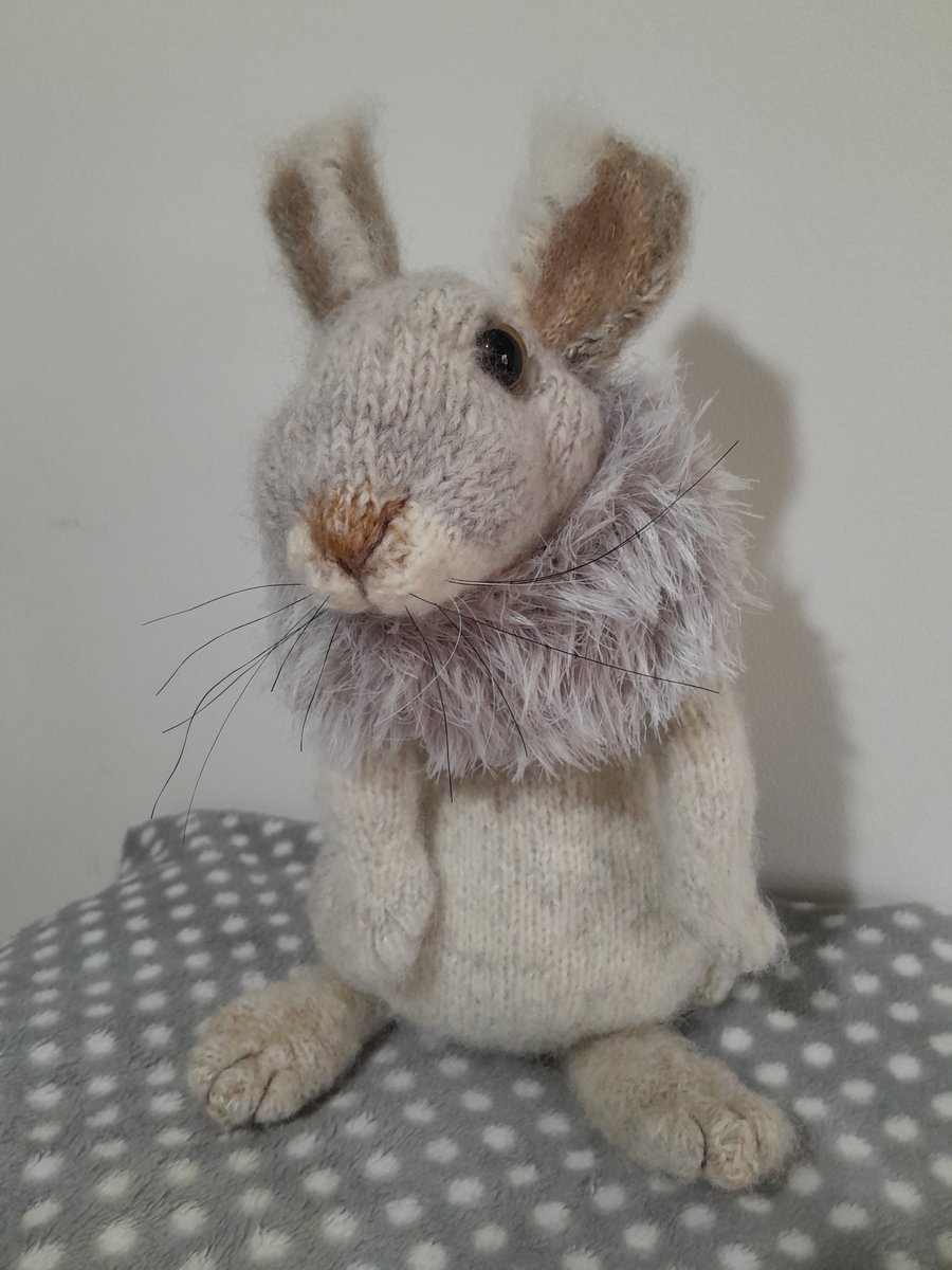 Snowshoe Hare, Dotpebblesknits Design, Knitted Hare 