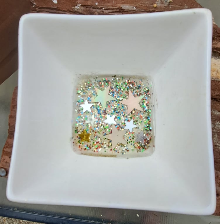 Resin jewellery dish, glitter and stars 