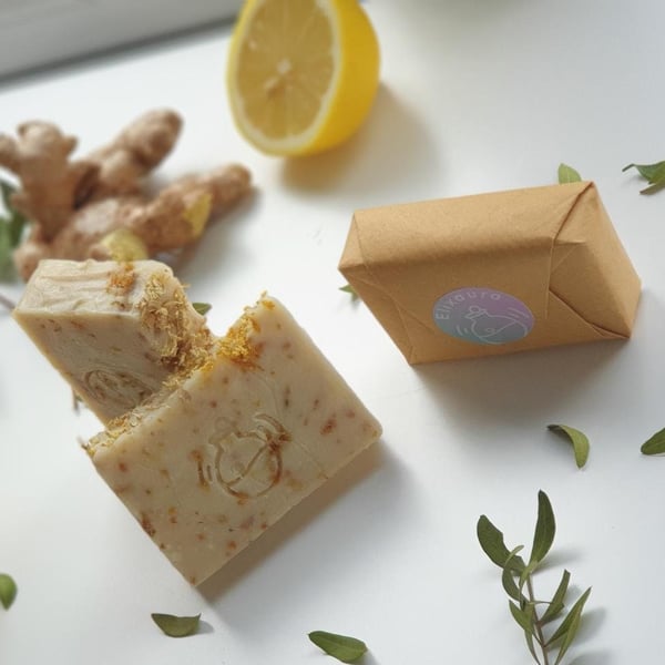 Lemon & Ginger Handmade Soap Bar - Naturally dried ginger pieces - Perfect for G