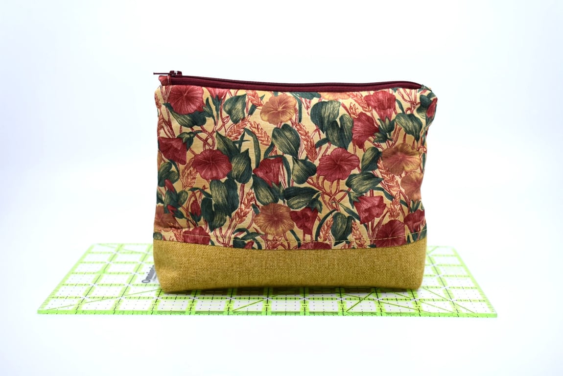 An attractive way of keeping those small items safe.  This pouch is just the job