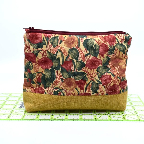 An attractive way of keeping those small items safe.  This pouch is just the job