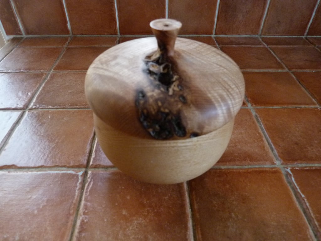 SMALL LIDED KITCHEN CONTAINER