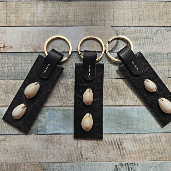 Black Leather Keyring with Natural Cowrie Shell Detail