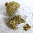 Baby Hat and Booties set, 100% organic wool, Christmas gift,  0-6 months