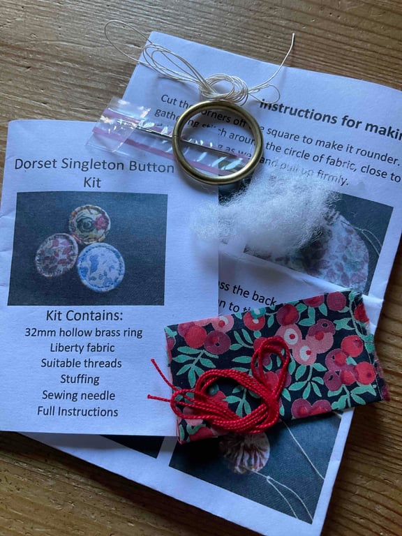Kit to Make a Dorset Singleton Button in Liberty Print ‘Wiltshire Berry’