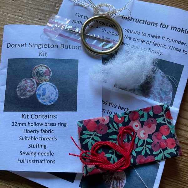 Kit to Make a Dorset Singleton Button in Liberty Print ‘Wiltshire Berry’