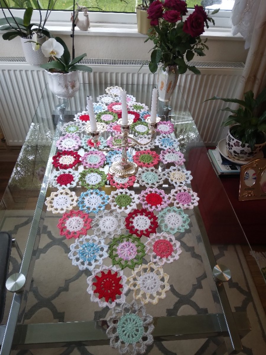 table serving crochet handmade 