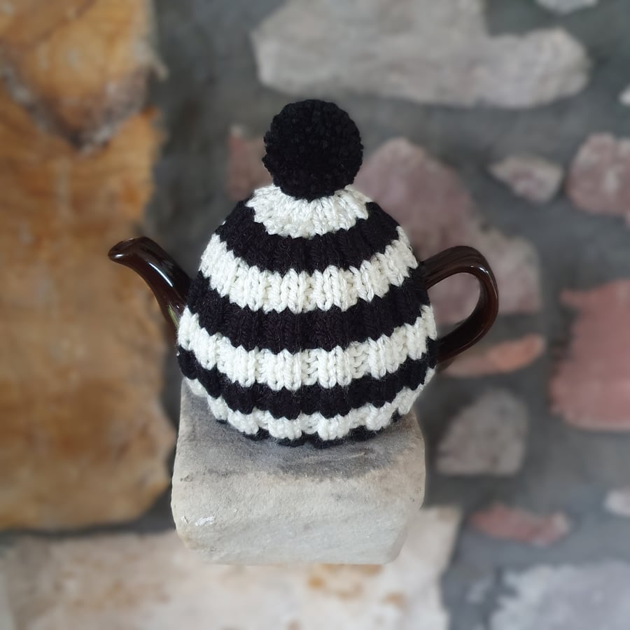 Vegan Small Tea Cosy for 2 Cup Tea Pot, Cornish Style, Hand Knitted