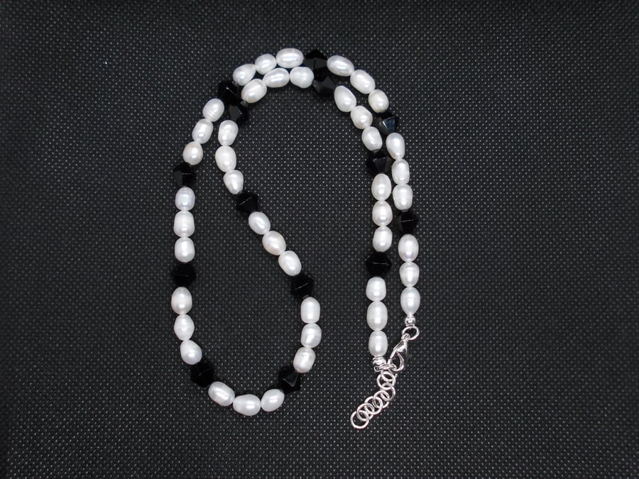 Freshwater cultured pearl and black agate necklace