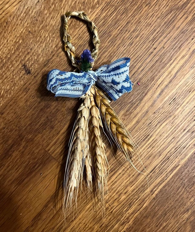 Handmade Derbyshire Corn Dolly Doll Vintage Lace Talisman 