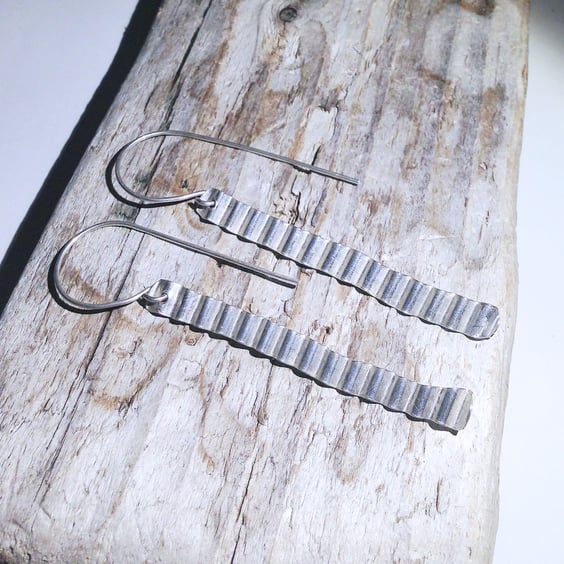 Corrugated Hammered Sterling Silver Earrings (ERSSDGCG1) - UK Free Post