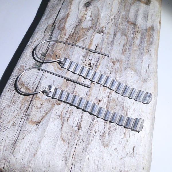 Corrugated Hammered Sterling Silver Earrings (ERSSDGCG1) - UK Free Post