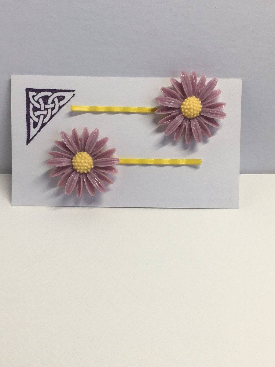 Large daisy hair slides