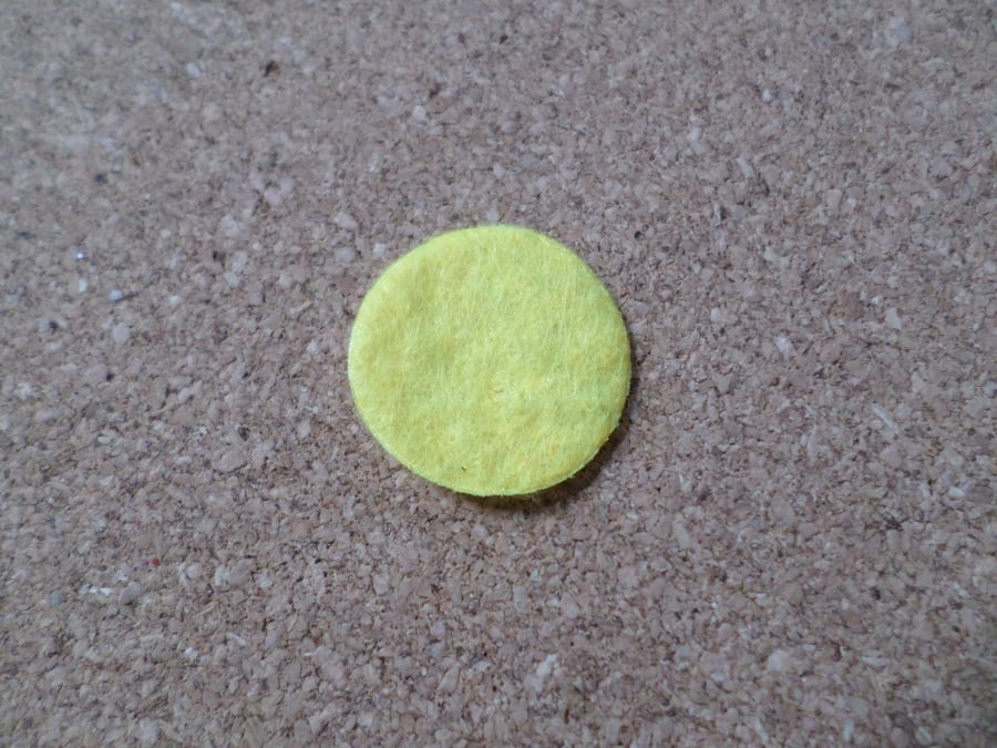 30 x Felt Circles - 20mm - Bright Yellow 