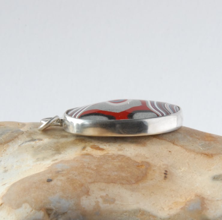 bull-s-eye-pattern-dagenham-agate-fordite-and-folksy