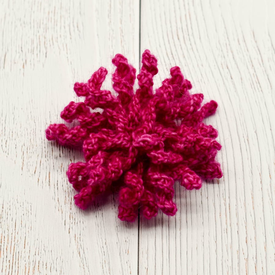 Hand knitted chrysanthemum brooch pin - Cerise pink