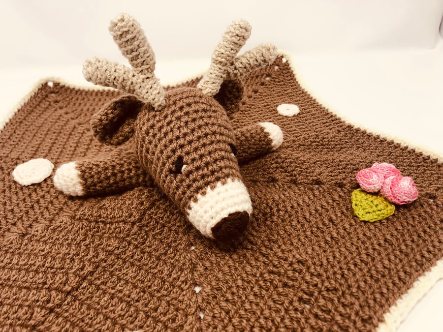 Deer baby snuggly for newborn with pink flowers