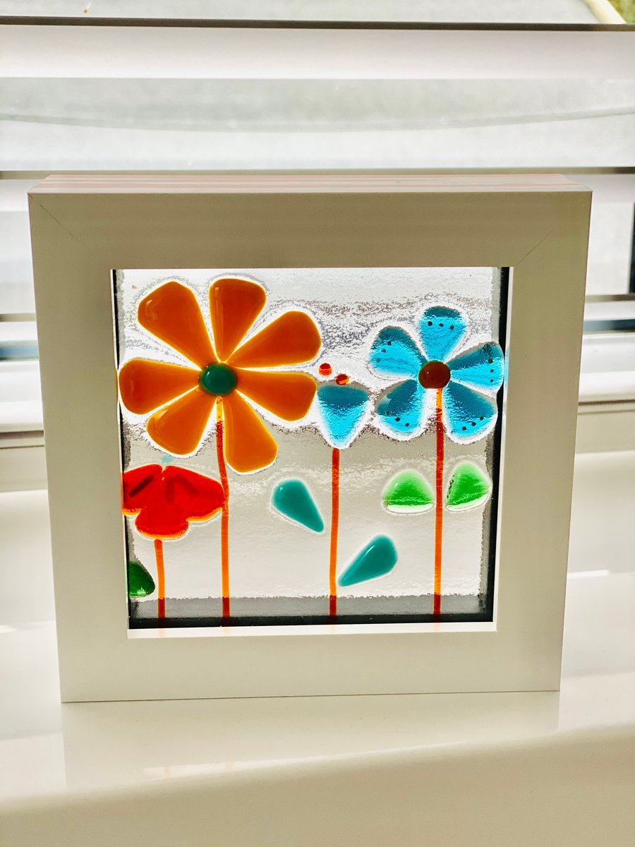 Fused glass retro flowers free standing or wall mounted picture  , ornamental pi