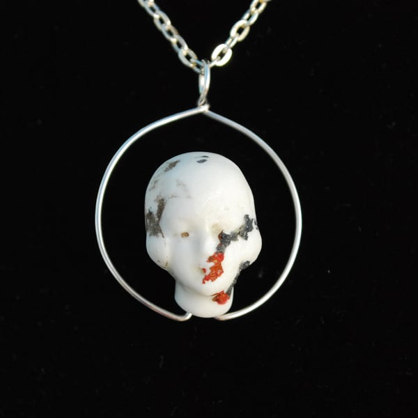 Porcelain head pendant 