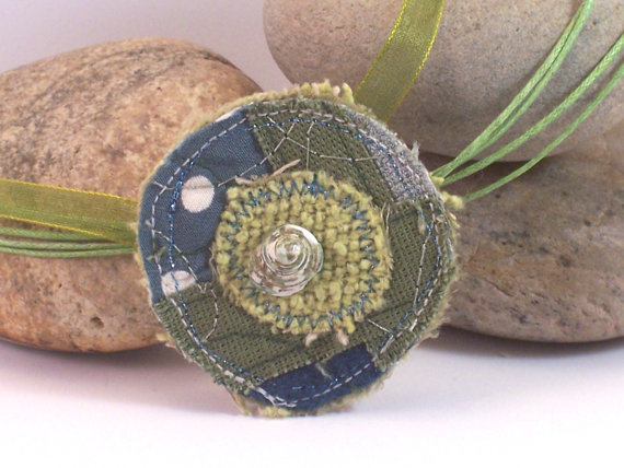 Round fabric necklace with shell centre