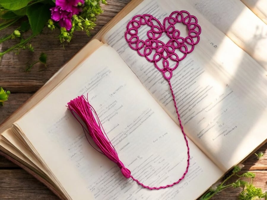 Tatted lace heart bookmark