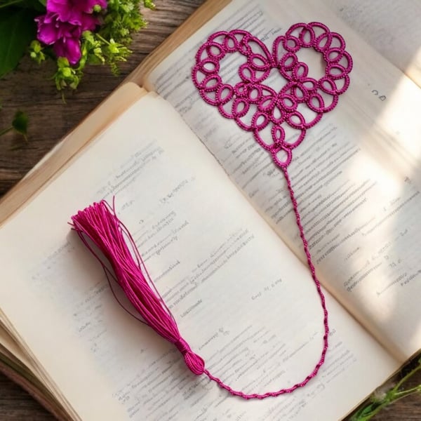 Tatted lace heart bookmark