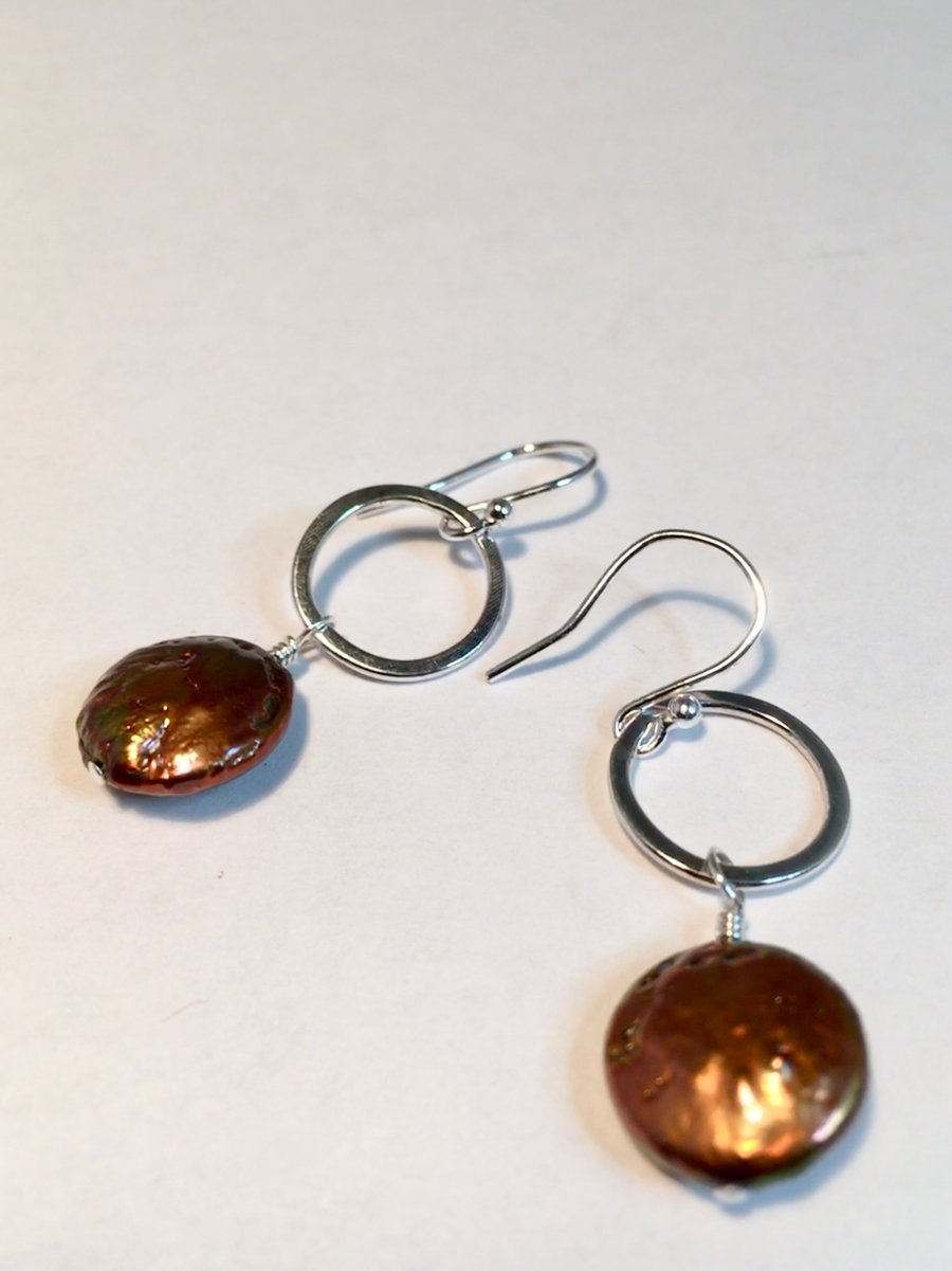 Circle coin pearl earrings