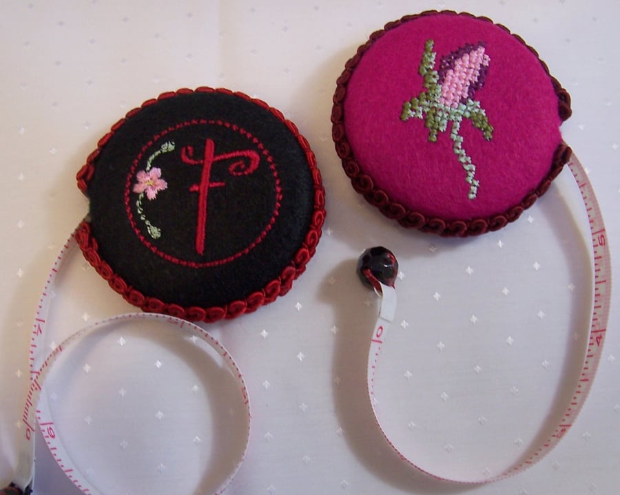 Initialled Retractable Tape Measure. Chic Black or Fuchsia for any Handbag.