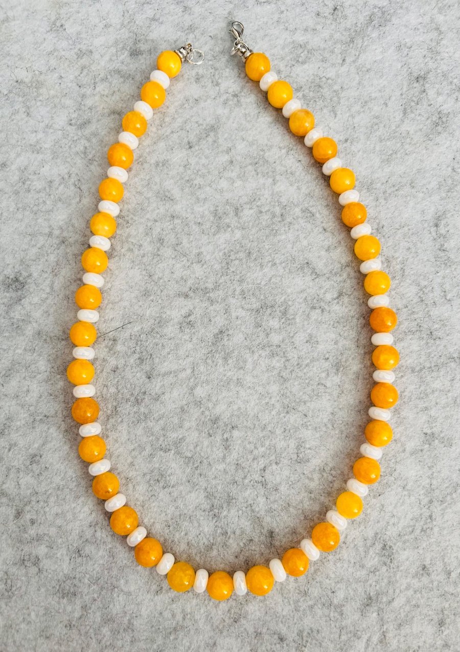 Beautiful, simple yellow and white glass beaded necklace 