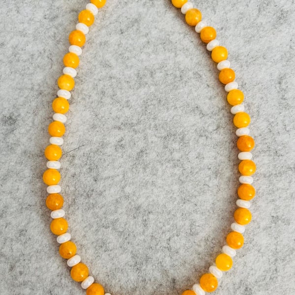 Beautiful, simple yellow and white glass beaded necklace 