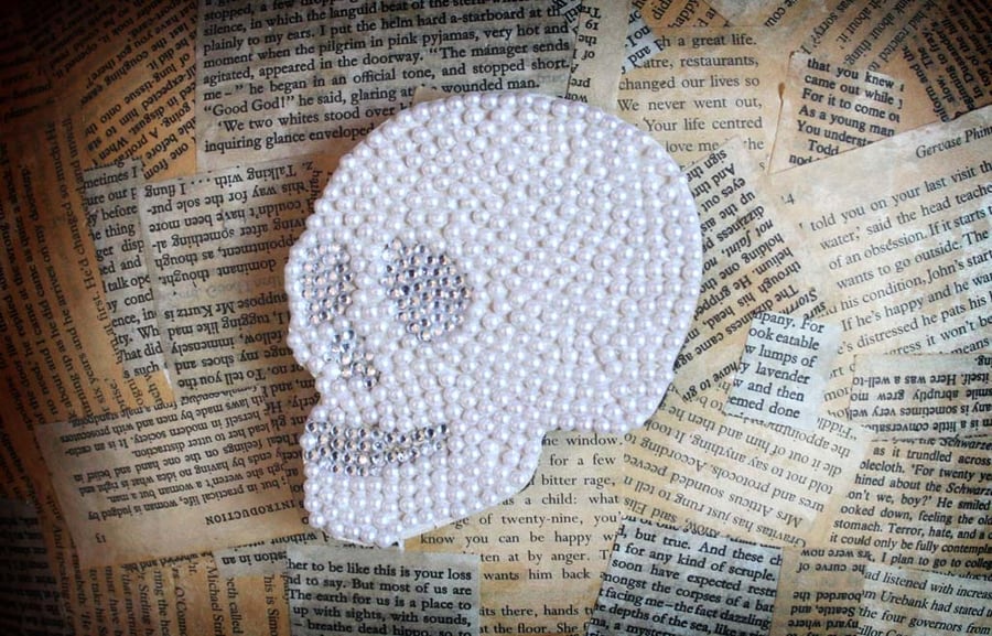 Pearl Effect Bead Wooden Skull Head Spooky Halloween Brooch