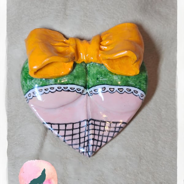 Heart Shaped Booty Brooch (GREEN)