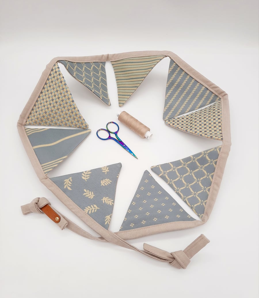 Blue and yellow mini bunting, with taupe backing and binding. 