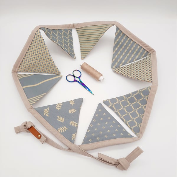 Blue and yellow mini bunting, with taupe backing and binding. 