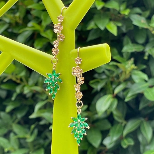 CRYSTAL BLOSSOM EARRINGS green leaf sakura gold plate elegant