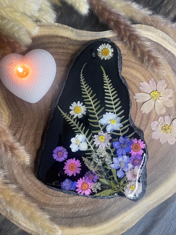 Handmade Resin Coaster with Dried Flower, Natural Stone Shape, Unique Floral De