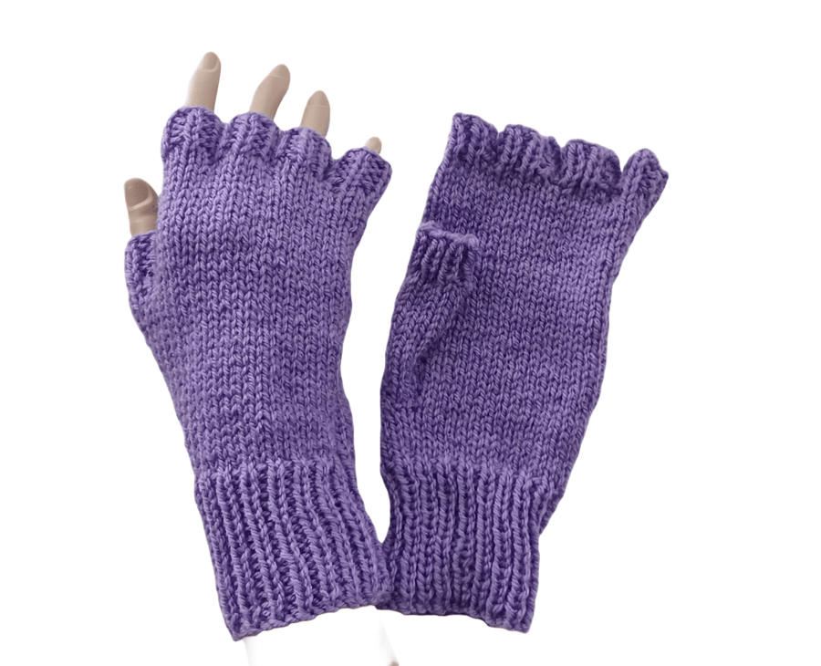Pair Of Lilac Coloured Fingerless Gloves With Organza Bag (AJ25)