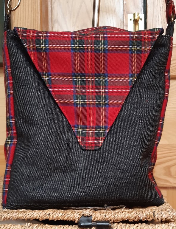Tartan messenger