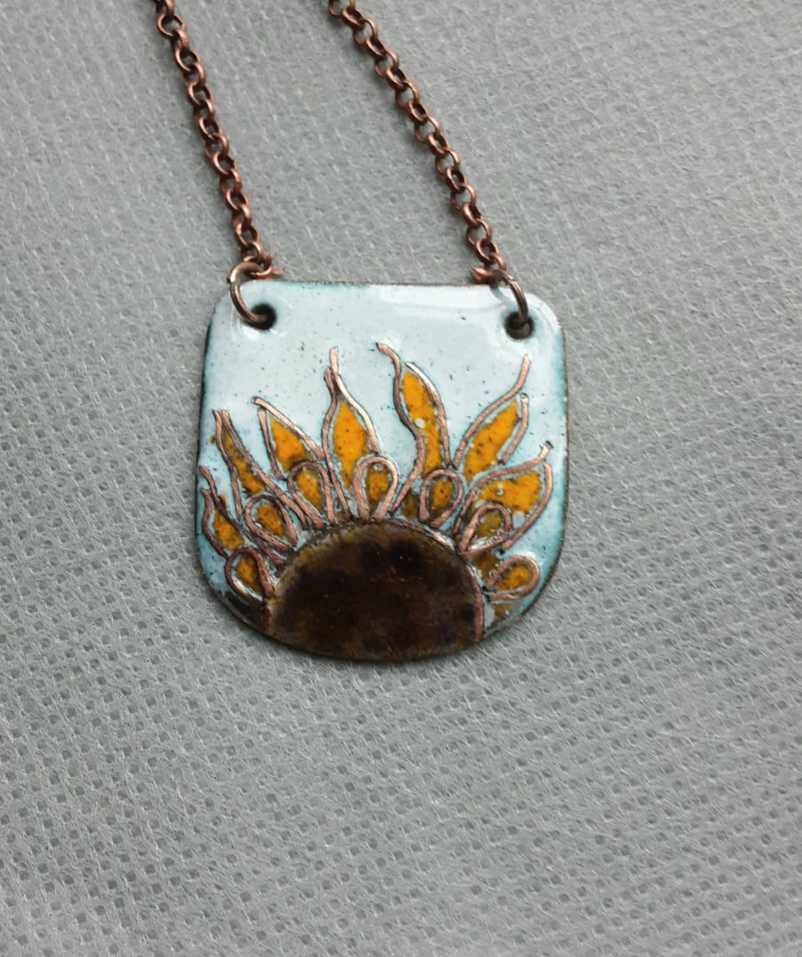 GORGEOUS ENAMELLED SUNFLOWER NECKLACE