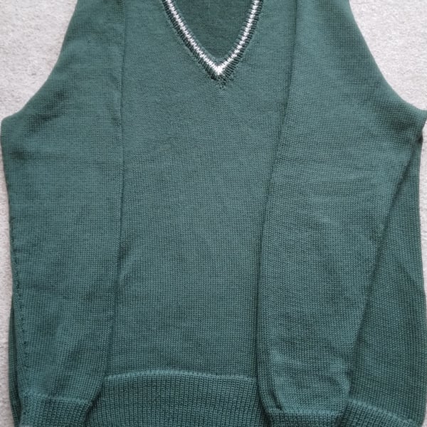 Merino wool jumper, V neck, merino wool. Chest measures 46 ins (117 cm)