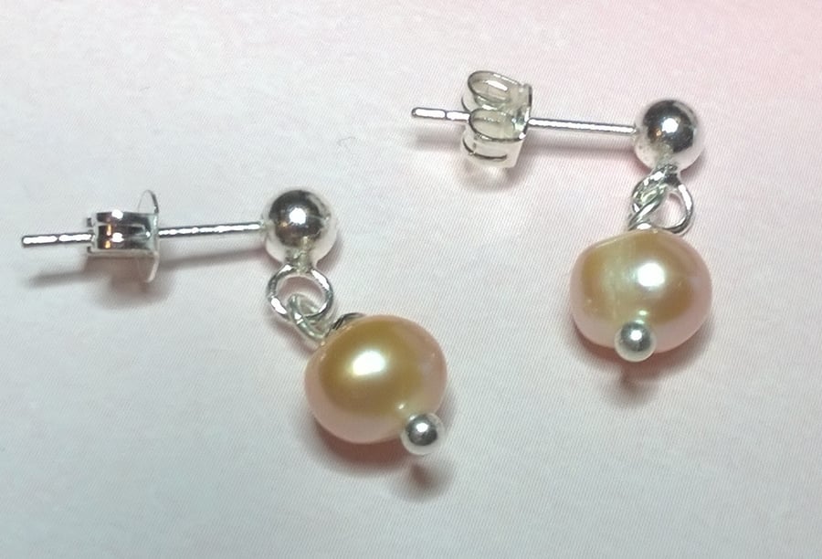 Peach cultured pearl earrings