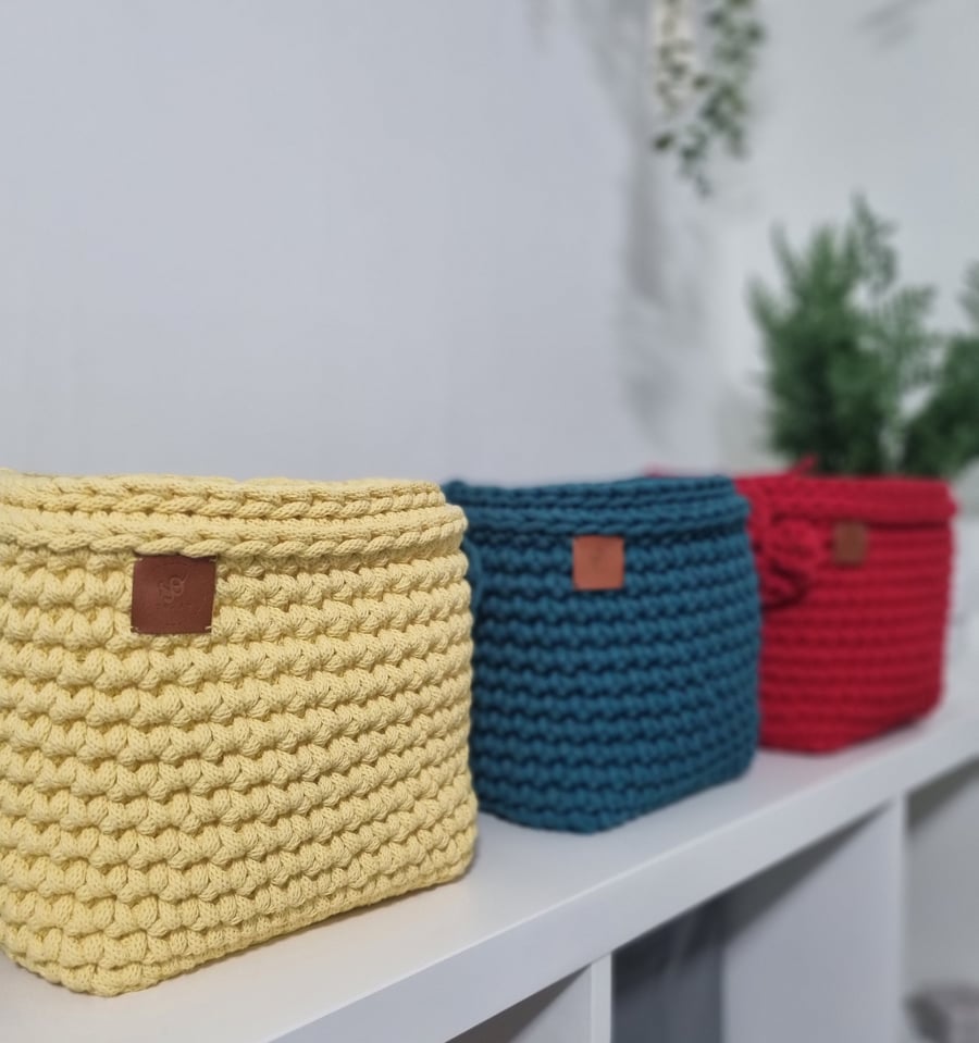  Crochet Cube Basket: storage basket 