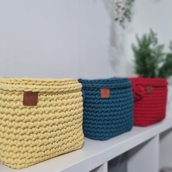  Crochet Cube Basket: storage basket 
