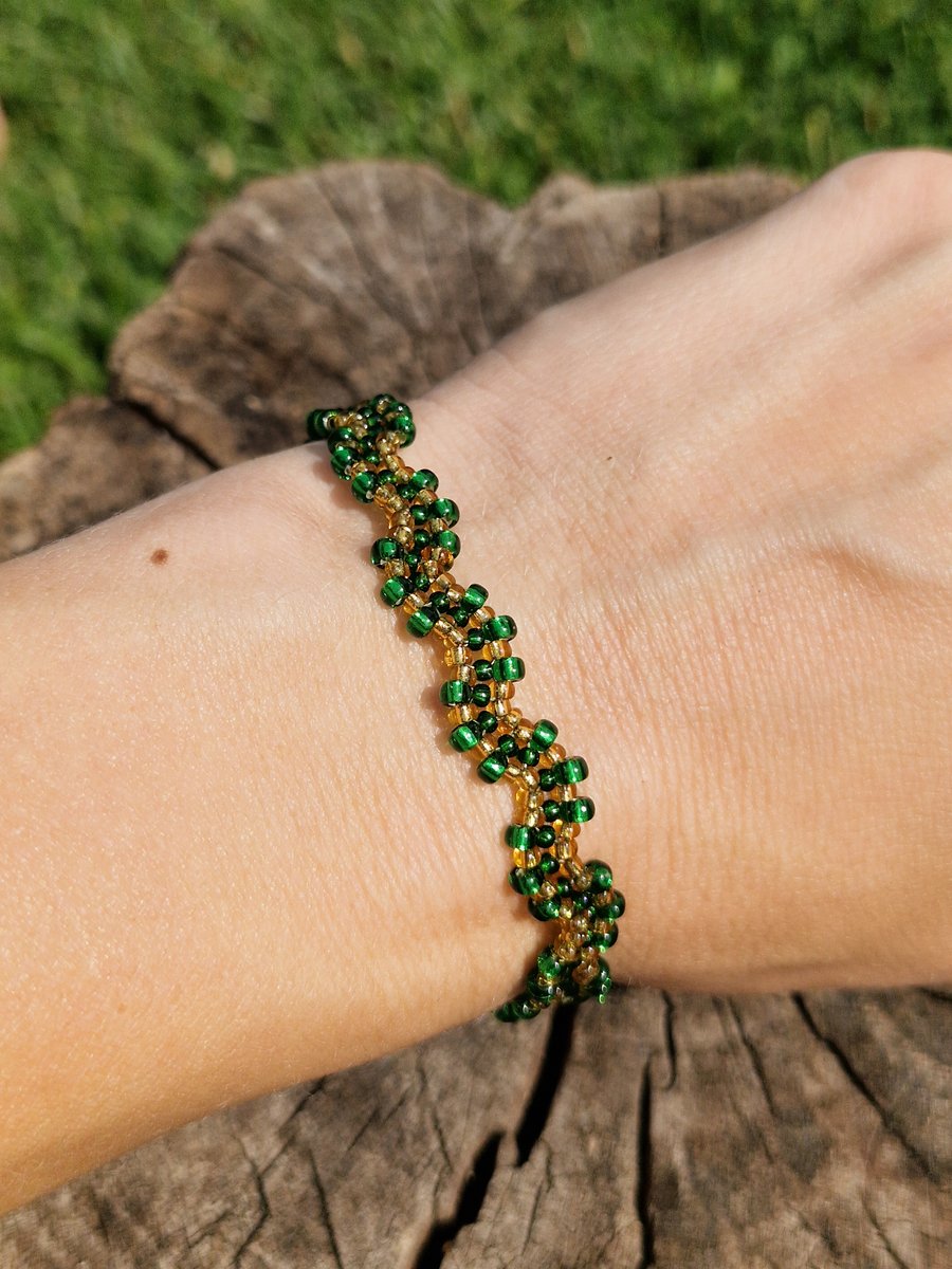 Wavy gold and green bracelet