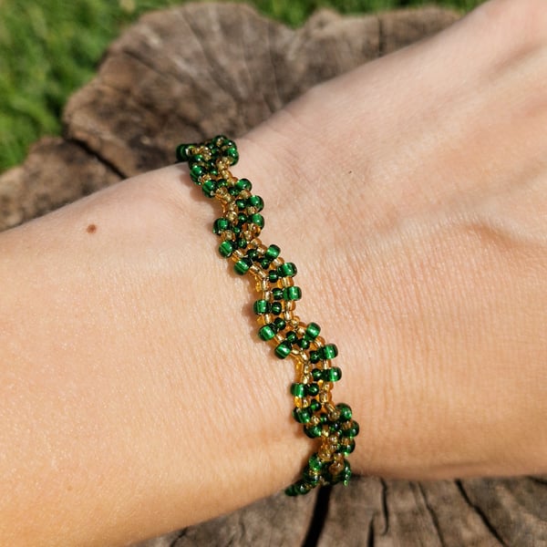 Wavy gold and green bracelet