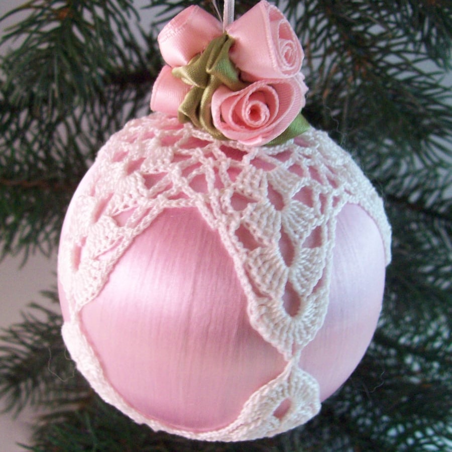 Christmas bauble pink and white vintage style, M1