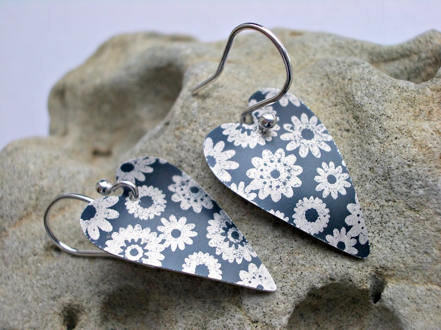 Black heart earrings with printed flowers